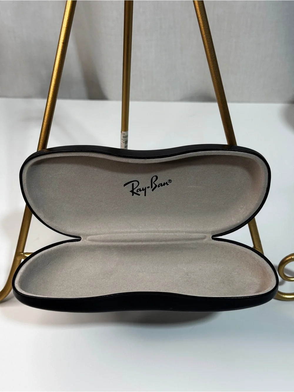 Ray-Ban Black Exterior Gray Felt Lining Interior Sunglasses Hard Case